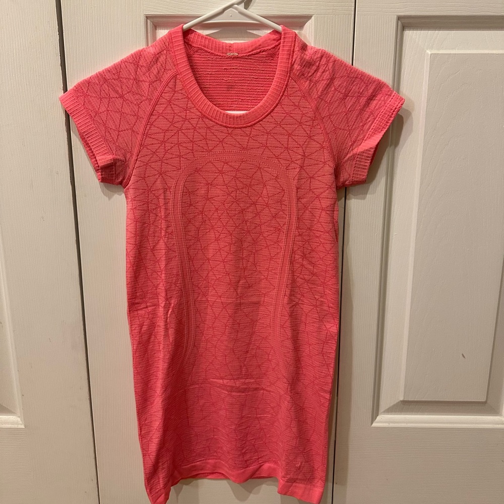 Lululemon swiftly tech short sleeve size 2 hot pink